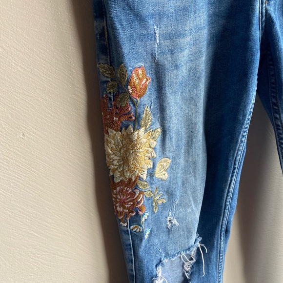 Floral Zara Jeans - Picture 3 of 4
